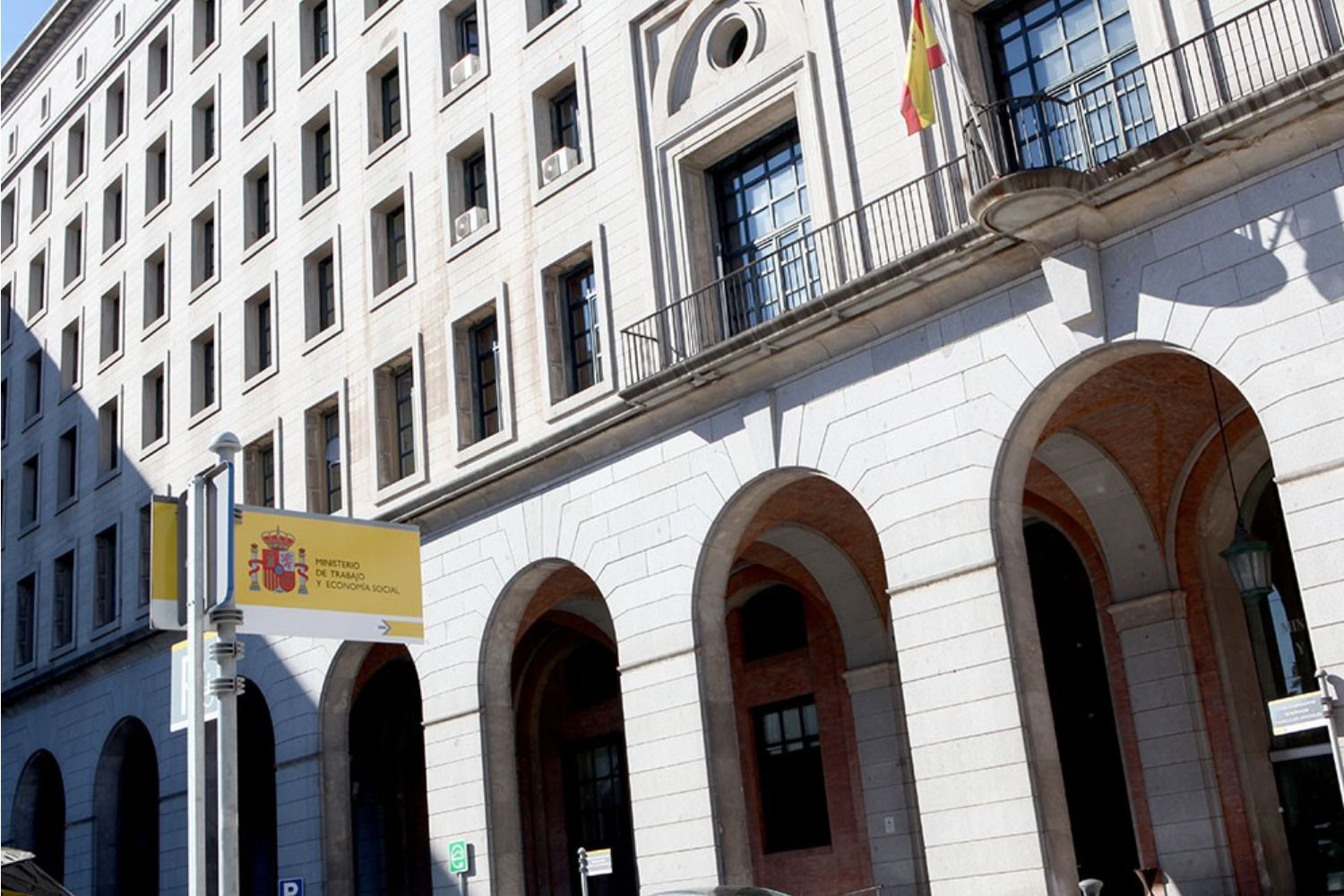 Fotografía de la fachada del Ministerio de Trabajo de España