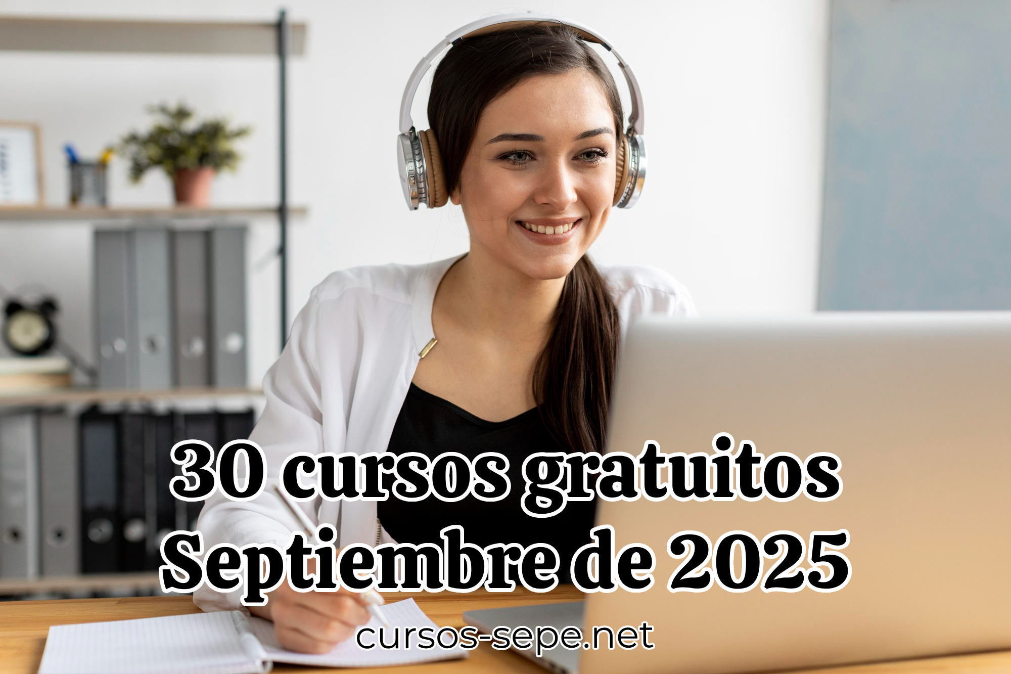 Mujer realizando un curso gratuito del SEPE en septiembre de 2025