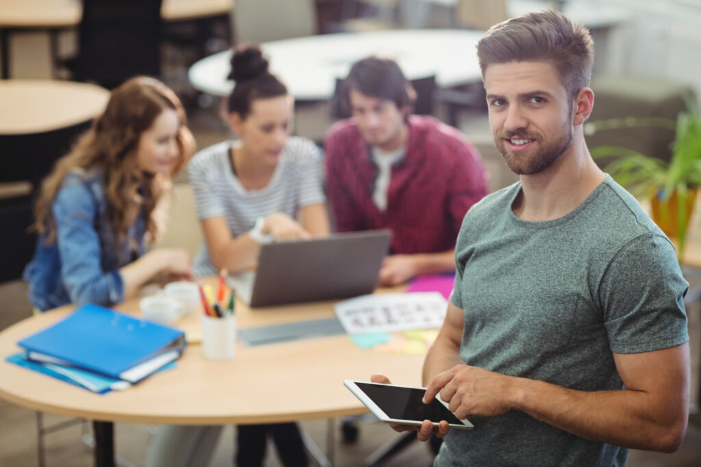 Cursos gratuitos ofrecidos por EOI para jóvenes españoles